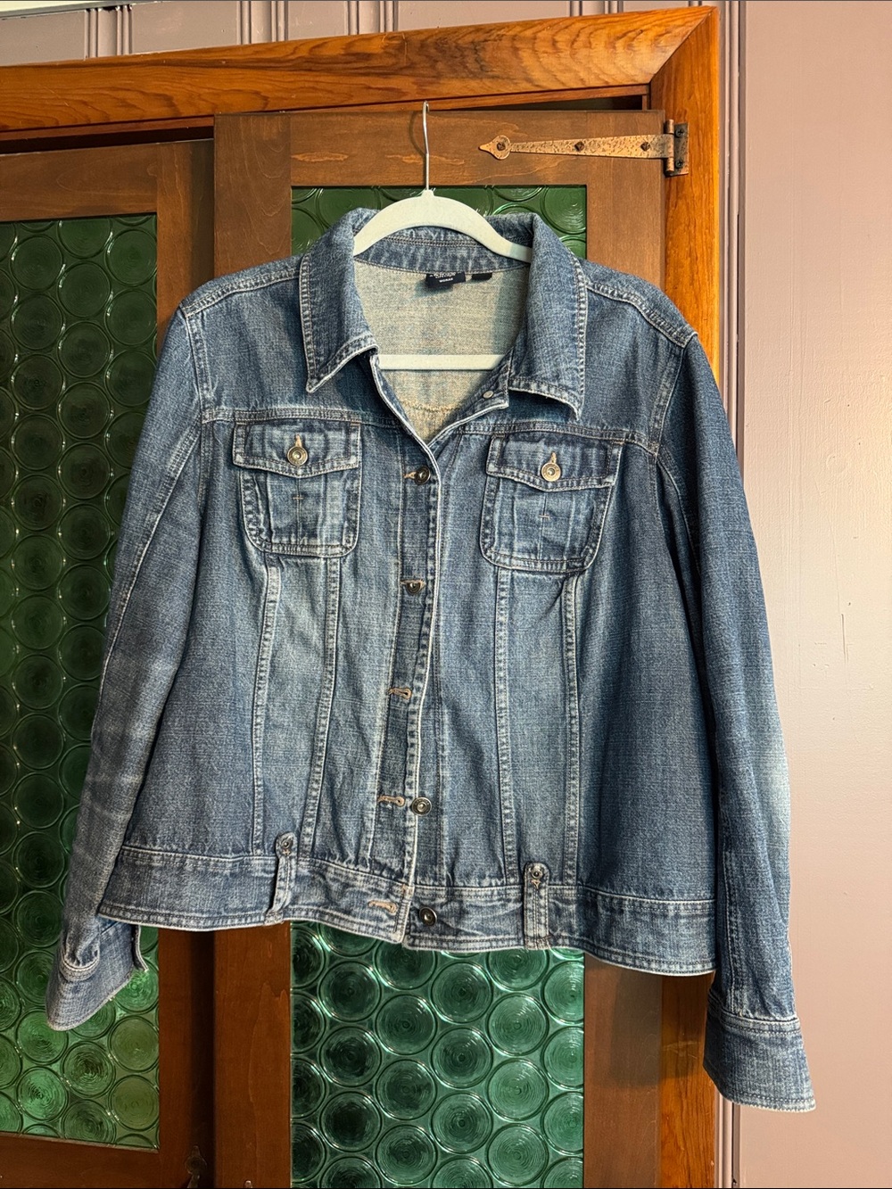 Women's Vintage-Inspired Blue Denim Jacket